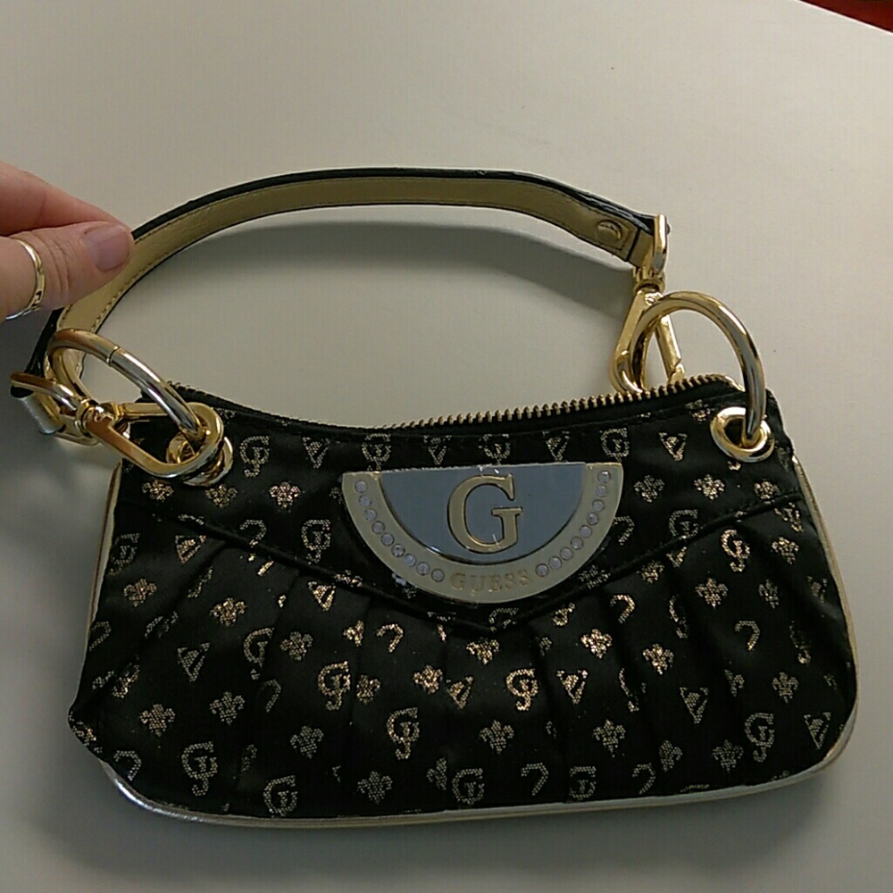 NWOT Guess wristlet